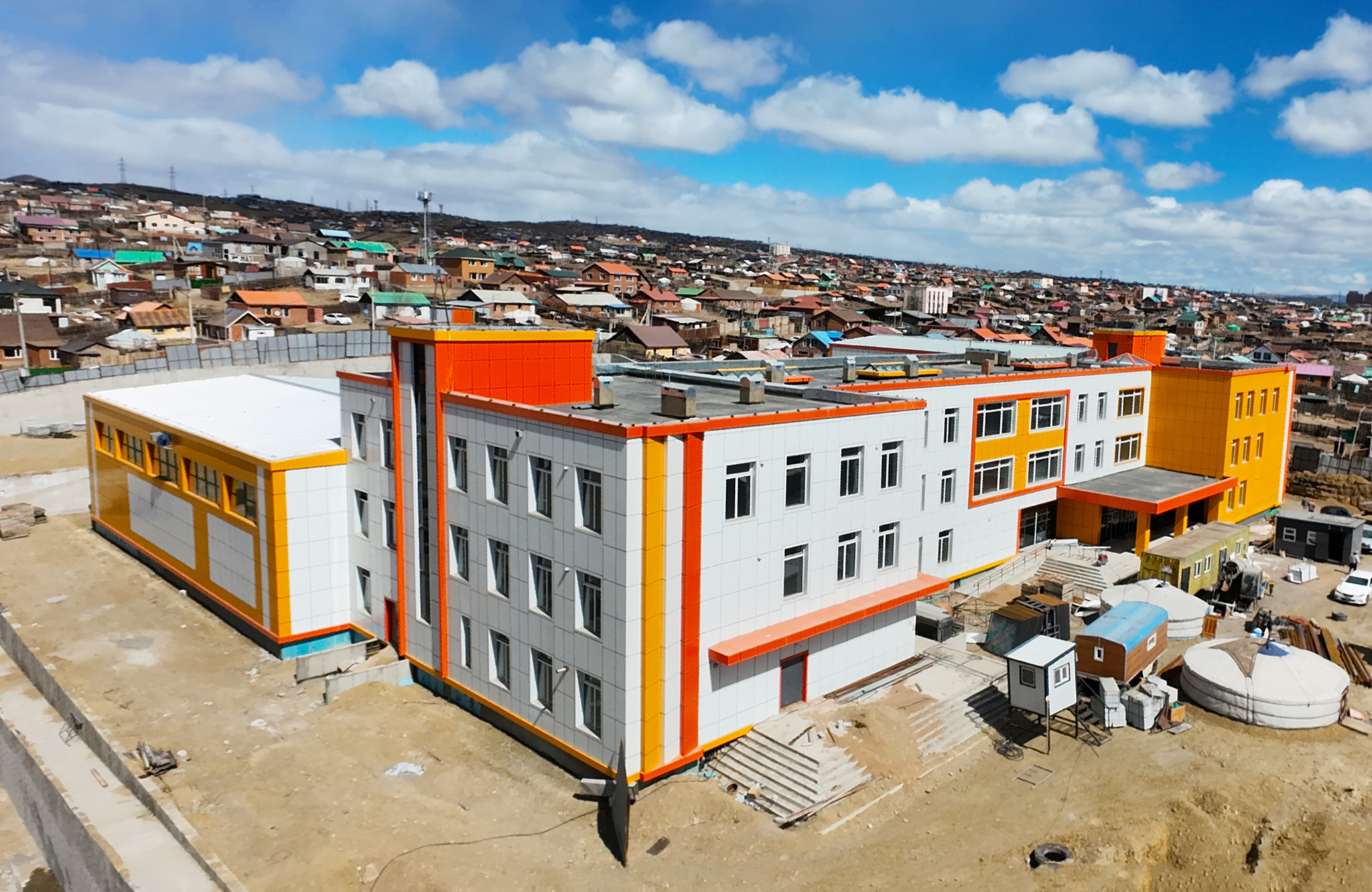 640 хүүхдийн суудалтай сургуулийн барилга угсралтын ажил 80 хувийн гүйцэтгэлтэй үргэлжилж байна